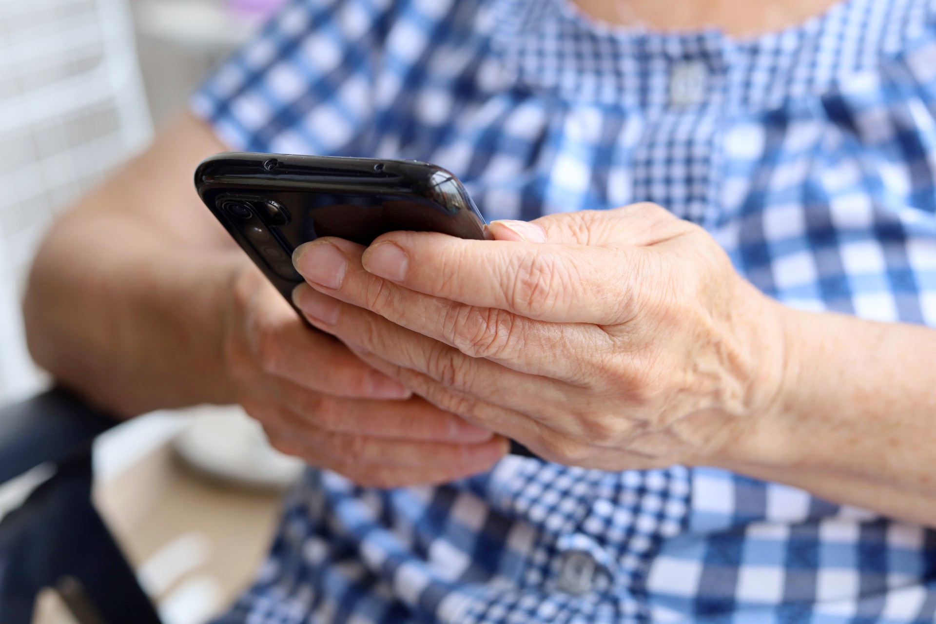 Eksperter advarer: Tegn på at telefonen din kan være hacket