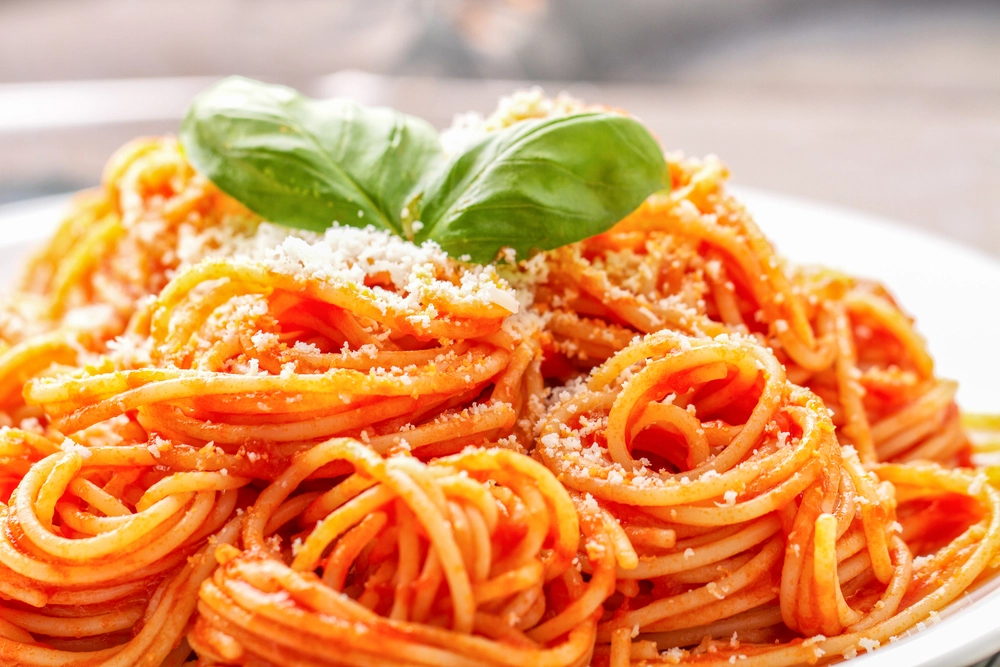Italiensk bestemor avslører: Denne 5-ingrediens pastasausen slår ferdigsaus ned i støvlene!