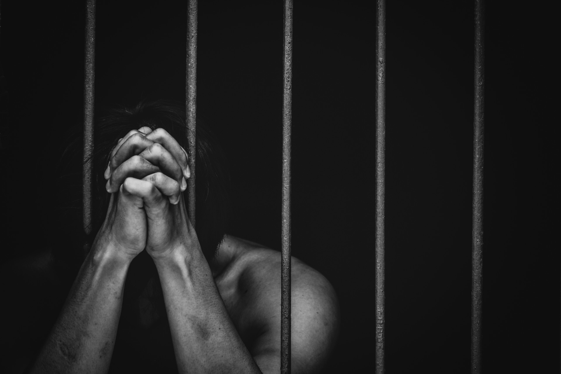 Pedofil sanger knivstukket i fengsel