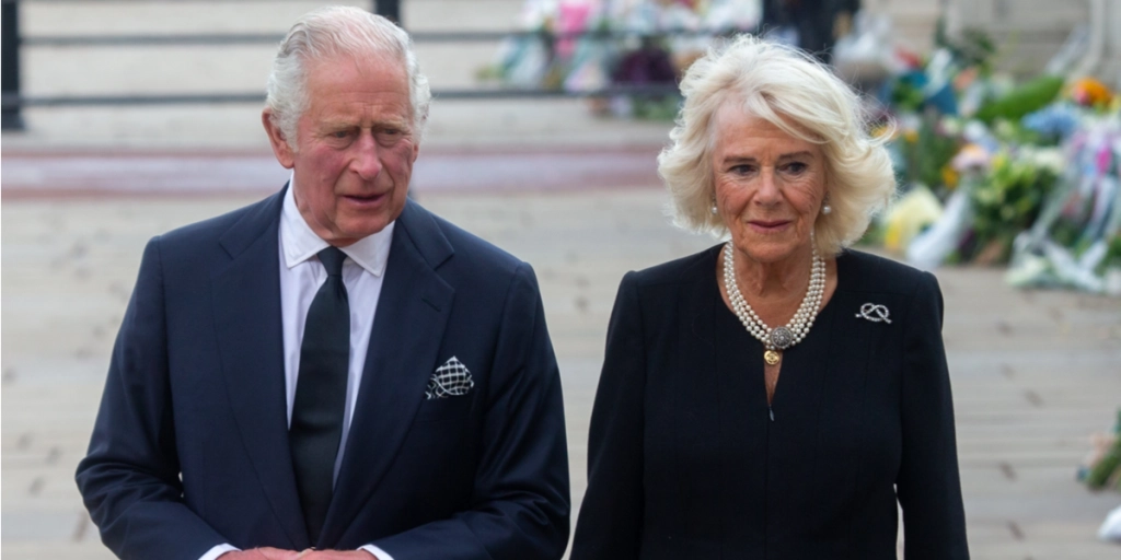 Kong Charles om dronning Elizabeth: ”Vi gjør alt”