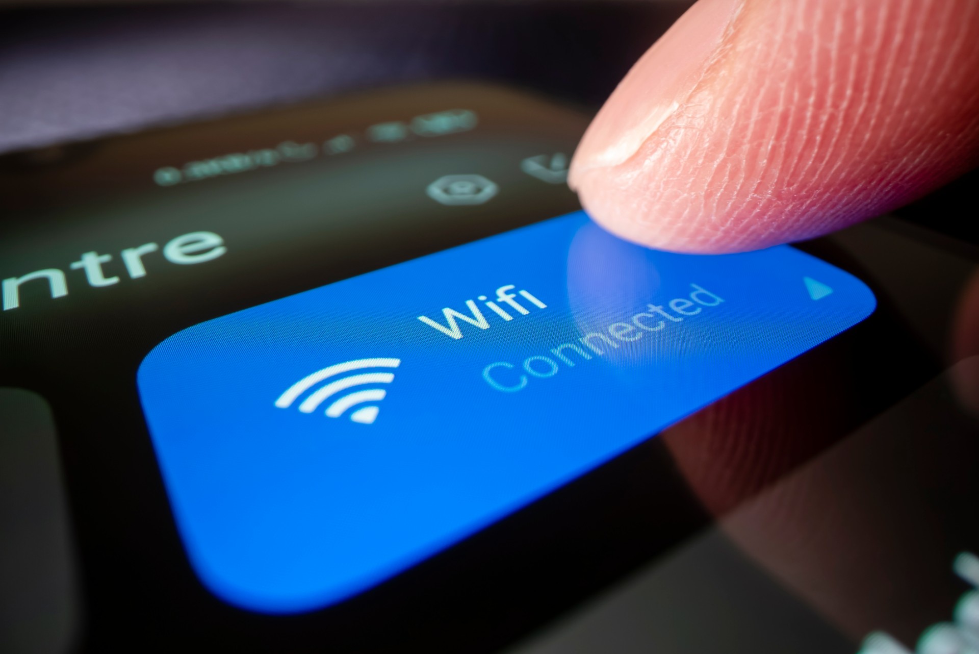 Derfor bør du slå av Wi-Fi på mobilen når du er på farten