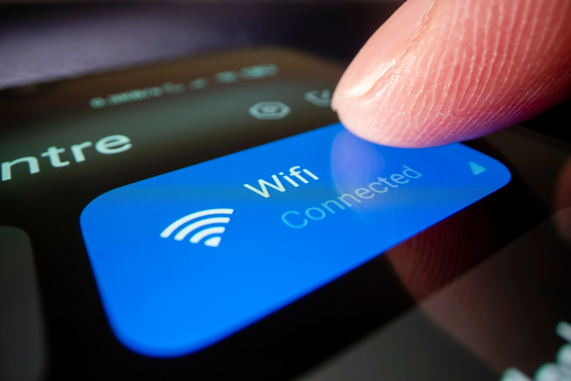 Derfor bør du slå av Wi-Fi på mobilen når du er på farten