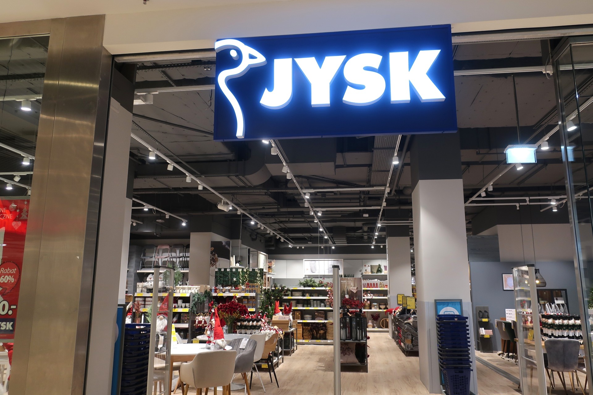 Jysk stenger butikker over hele landet