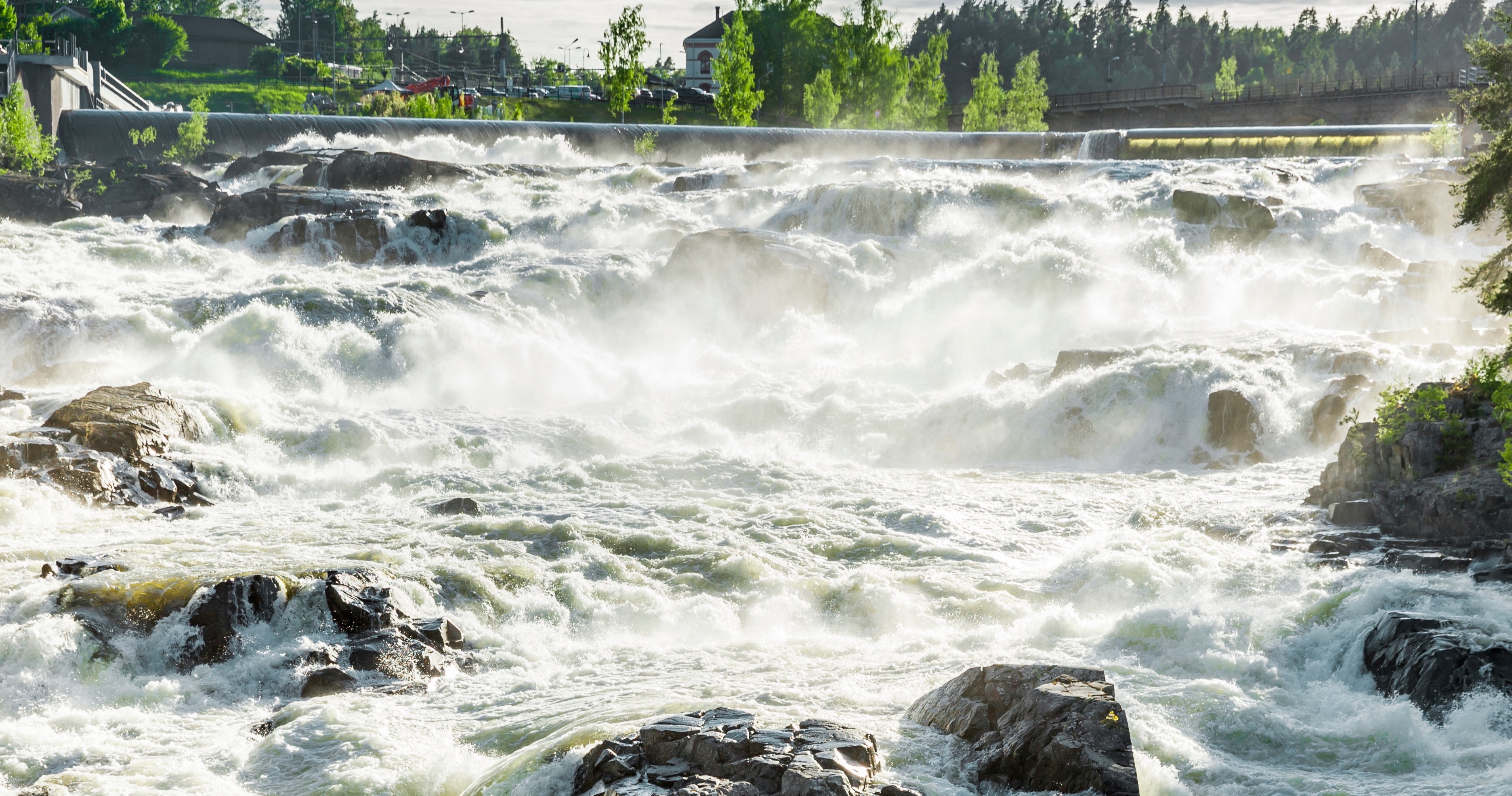 Hotell evakuert i norsk by: Truet av flom