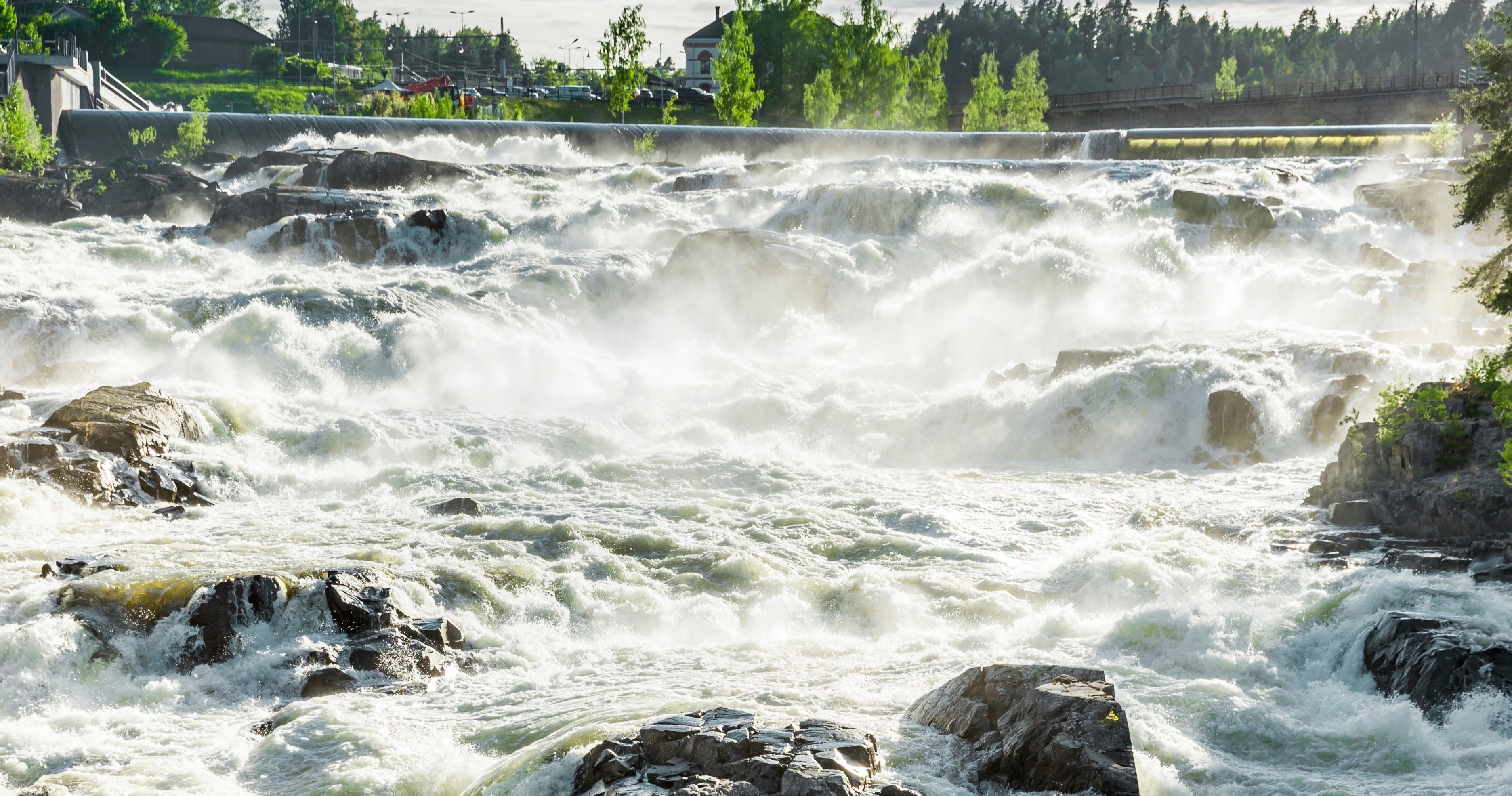 Hotell evakuert i norsk by: Truet av flom