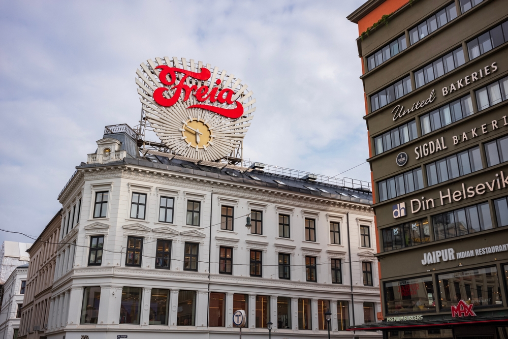 Freia reagerer på kritikk: Nå endres Freia-uret på Karl Johan