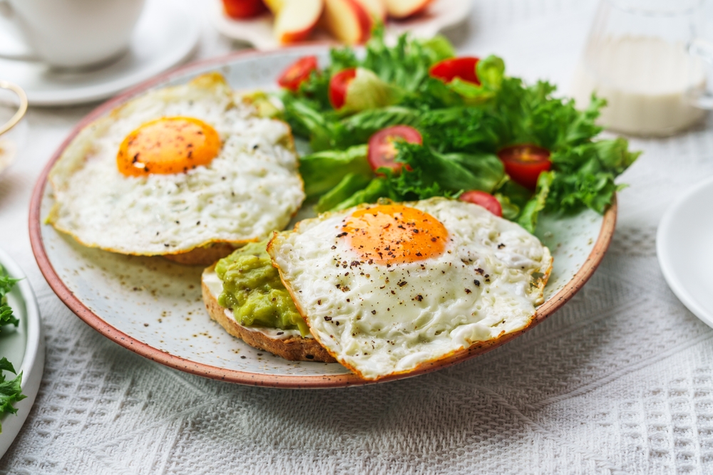 Stekte egg smaker godt – men med dette trikset smaker de himmelsk