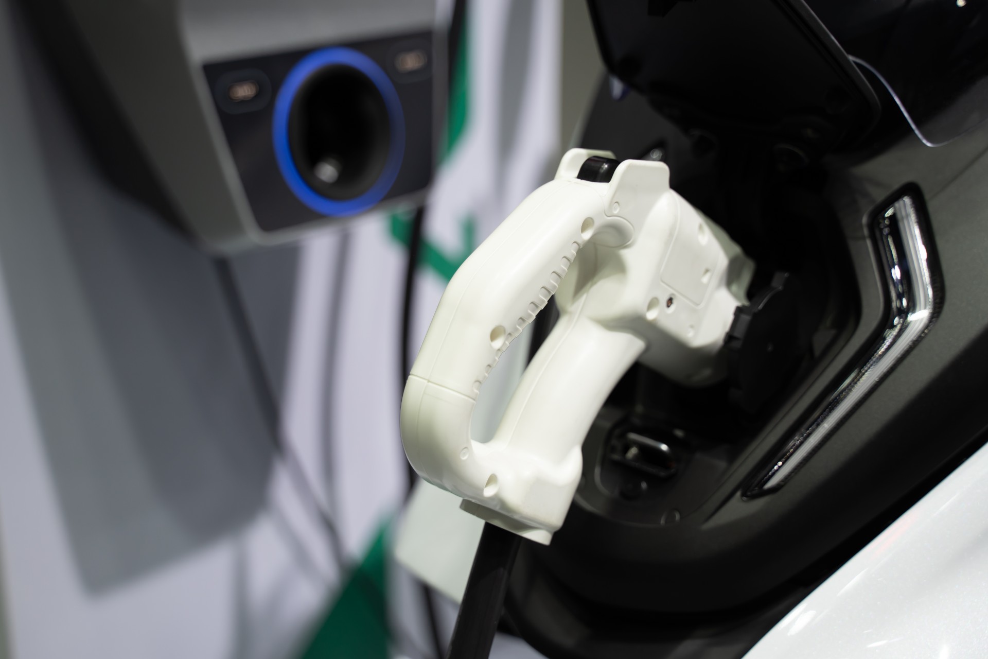 Tidligere Tesla-sjef lanserer el-motorsykkel til småpenger – og den ser helt rå ut