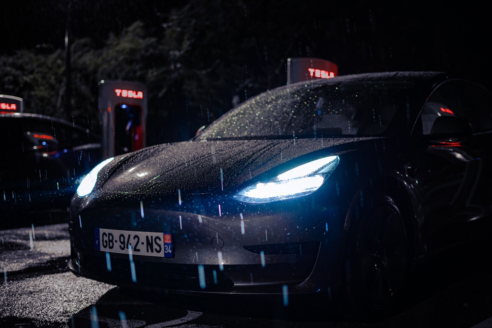 Kan du lade elbilen i tordenvær?