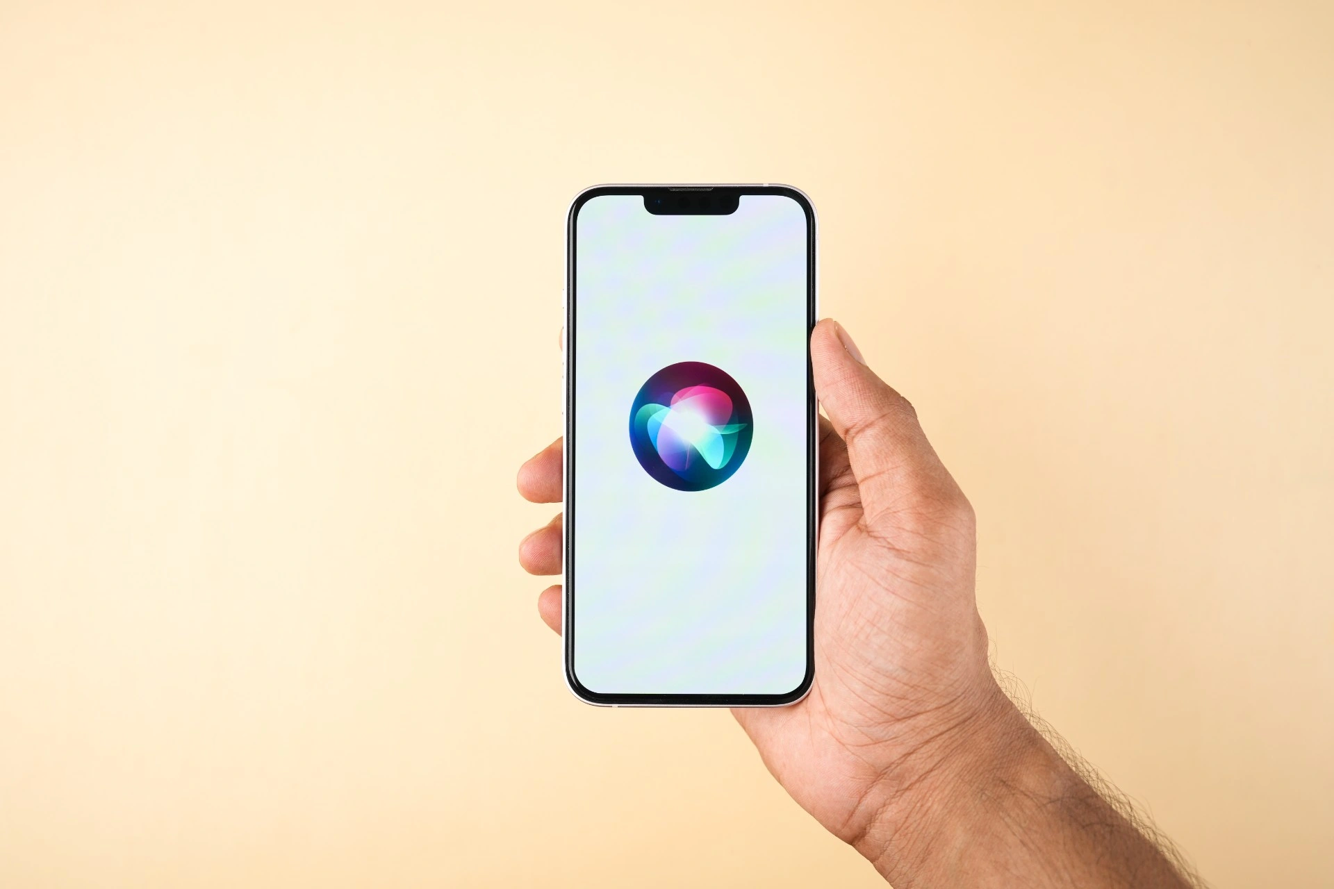 Siri lyttet med: Apple saksøkt for opptak av millioner av samtaler