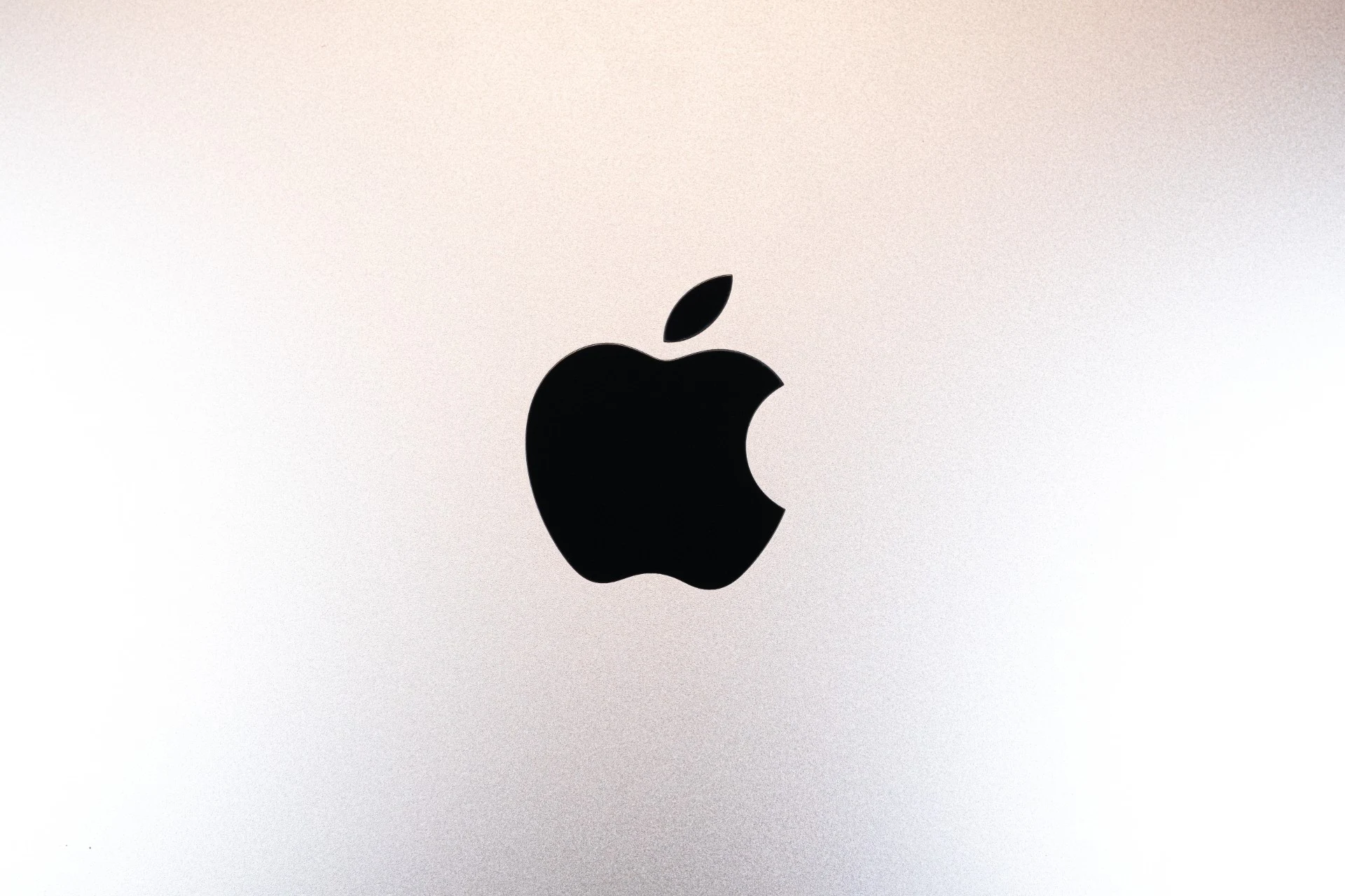 Folk oppdager nå den &laquo;skjulte betydningen&raquo; i Apple-logoen