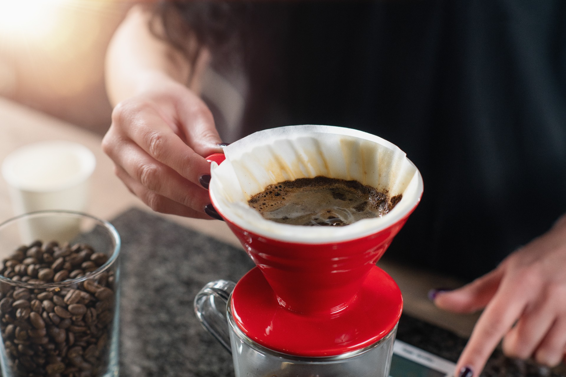 Kaster du kaffegrut i søpla– vent til du hører hvor nyttig den er