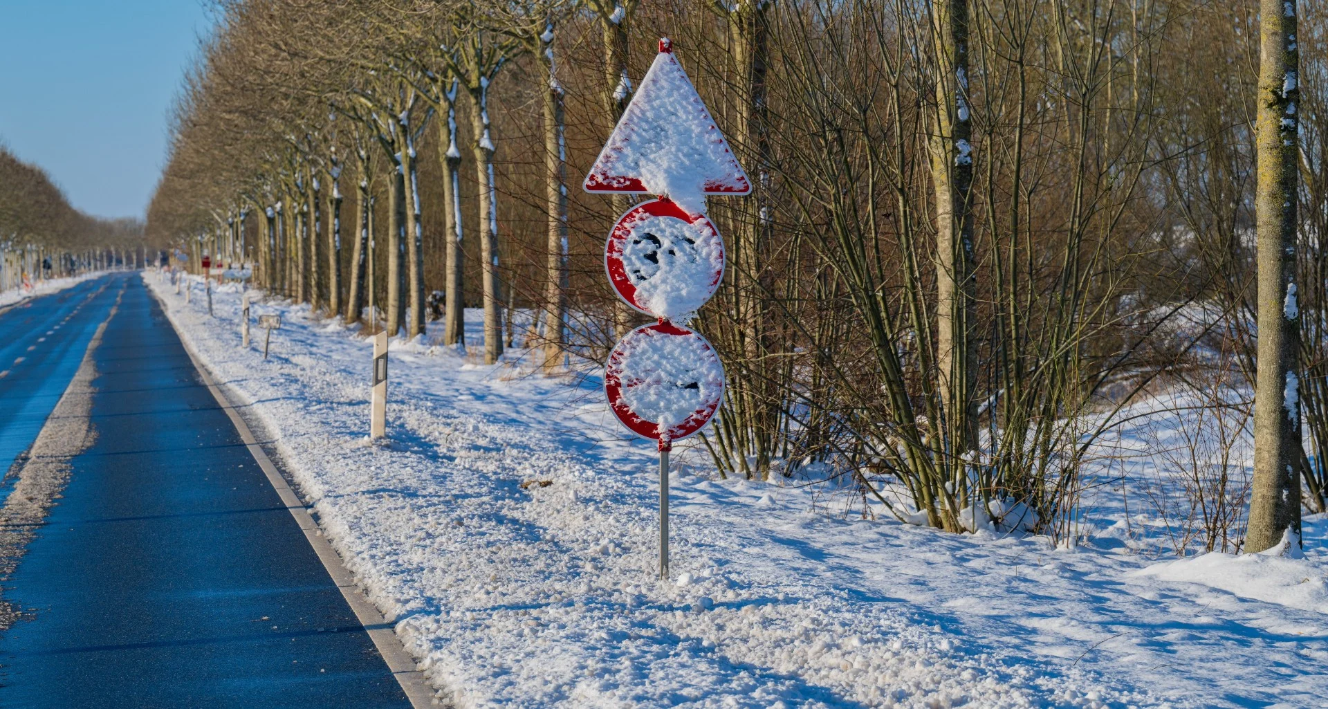 Er trafikkskiltet fremdeles gyldig hvis det er dekket av snø?