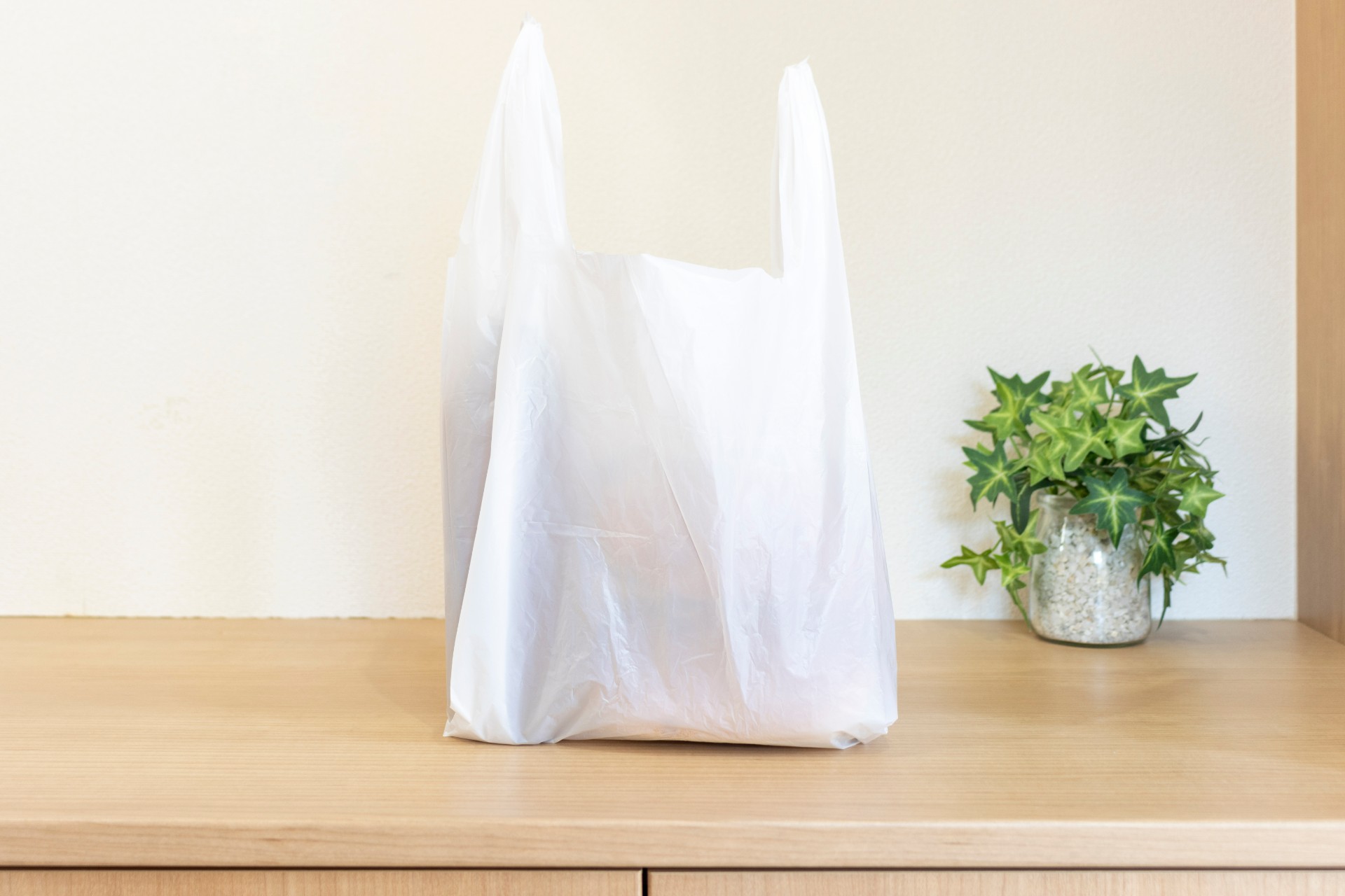Norske forskere slår alarm: 16 000 kjemikalier i plast