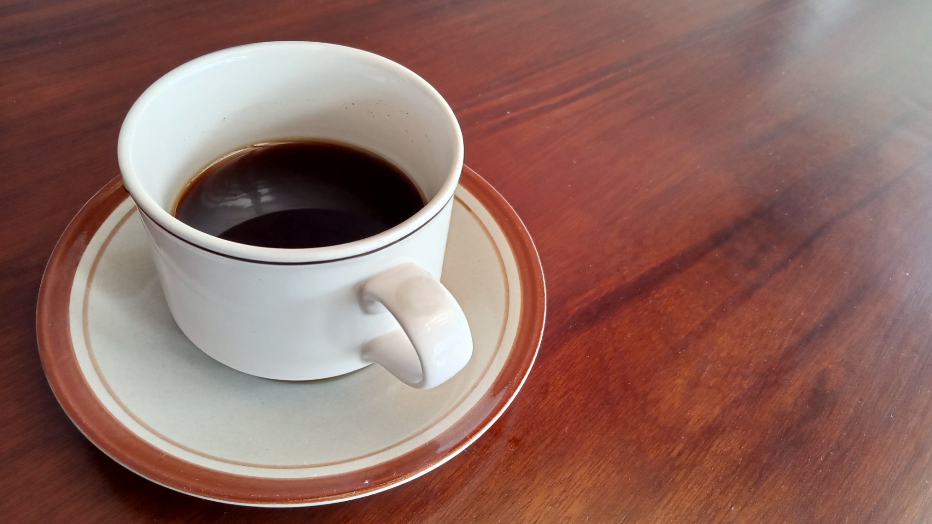 Skal du på toalettet etter å ha drukket kaffe? Lege forklarer hva det betyr