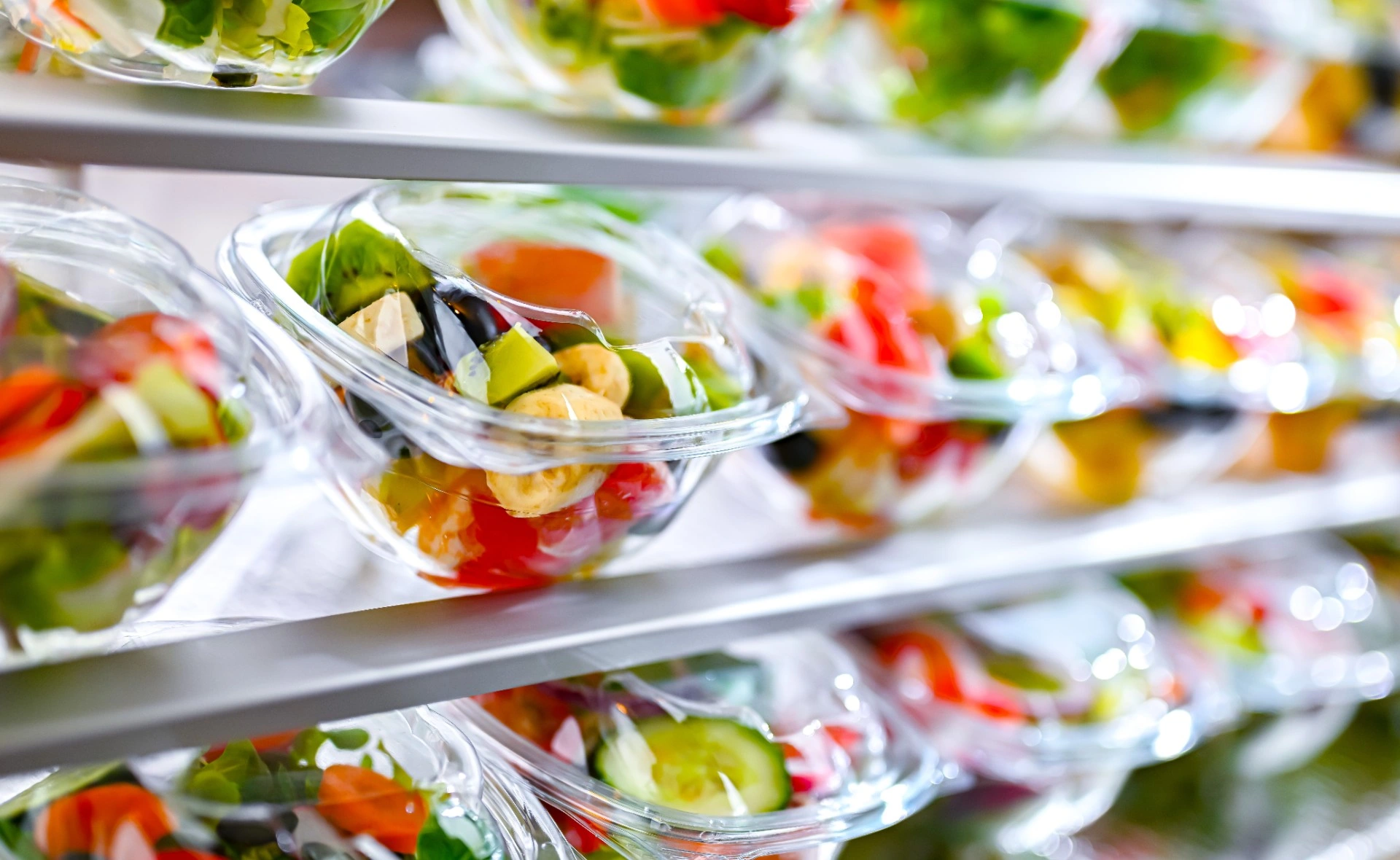 Ny studie avslører: Plast fra matemballasje havner i maten etter tre minutter i mikrobølgeovnen