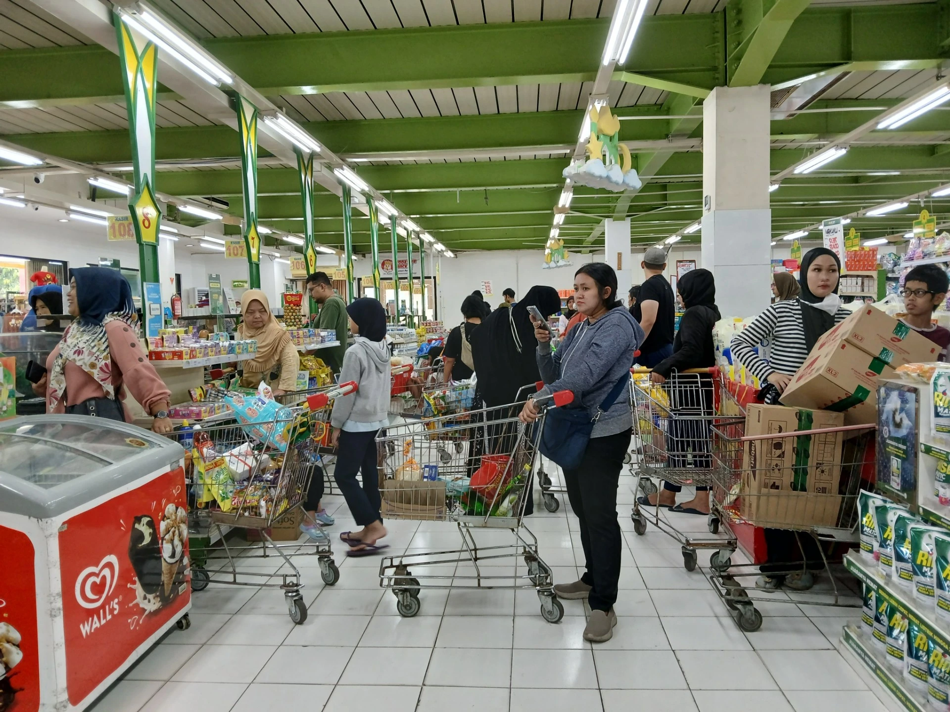 En annen snek seg foran i køen: Det ble hans store lykkedag