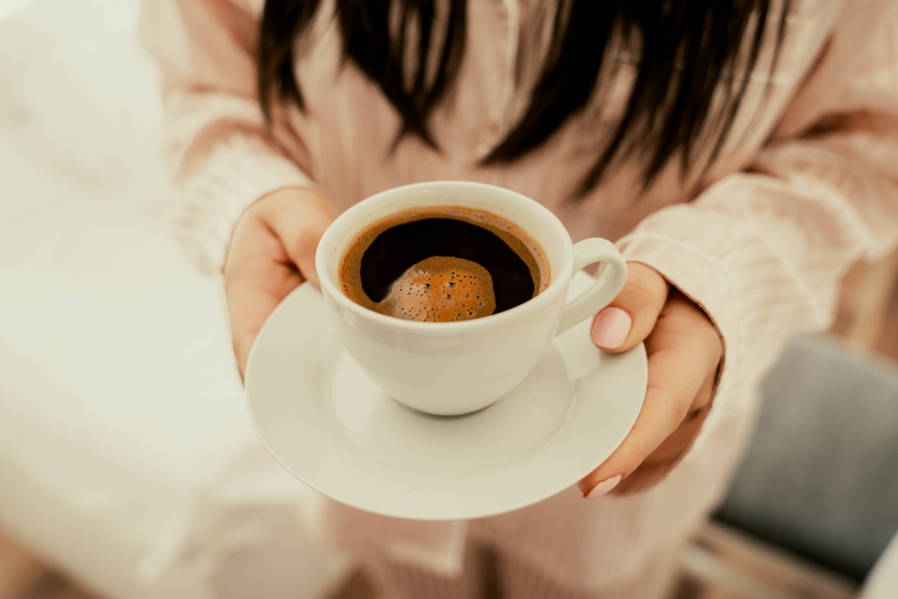 Du bør aldri drikke kaffe på tom mage – eksperter advarer om konsekvensene