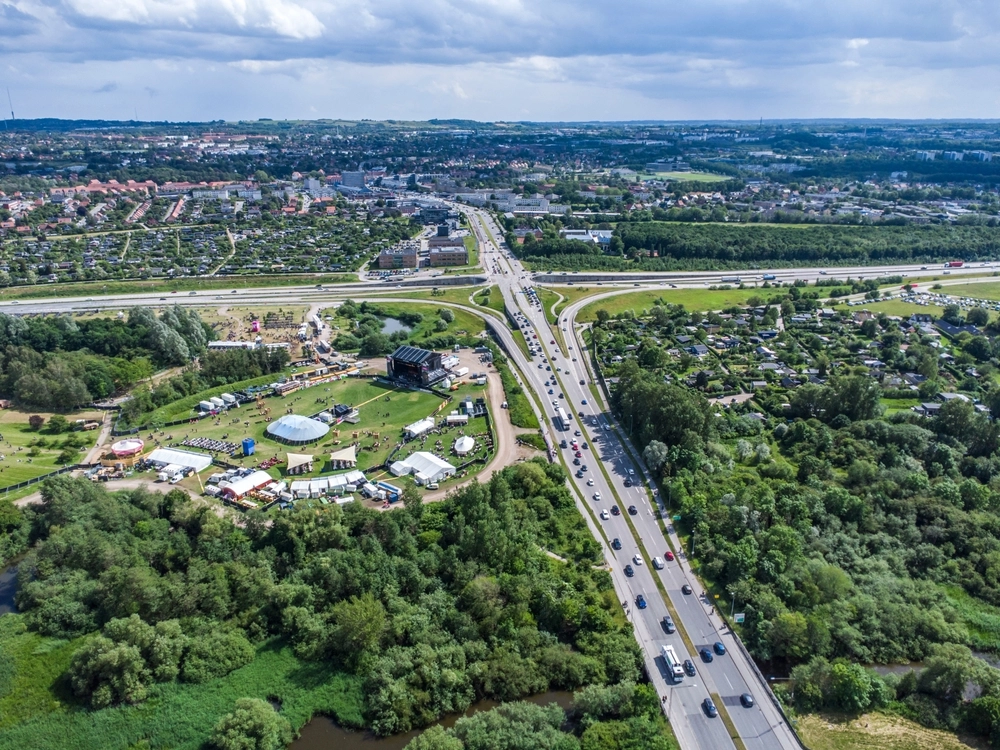 Luftrommet stenges og trafikken omdirigeres: Turister rammes