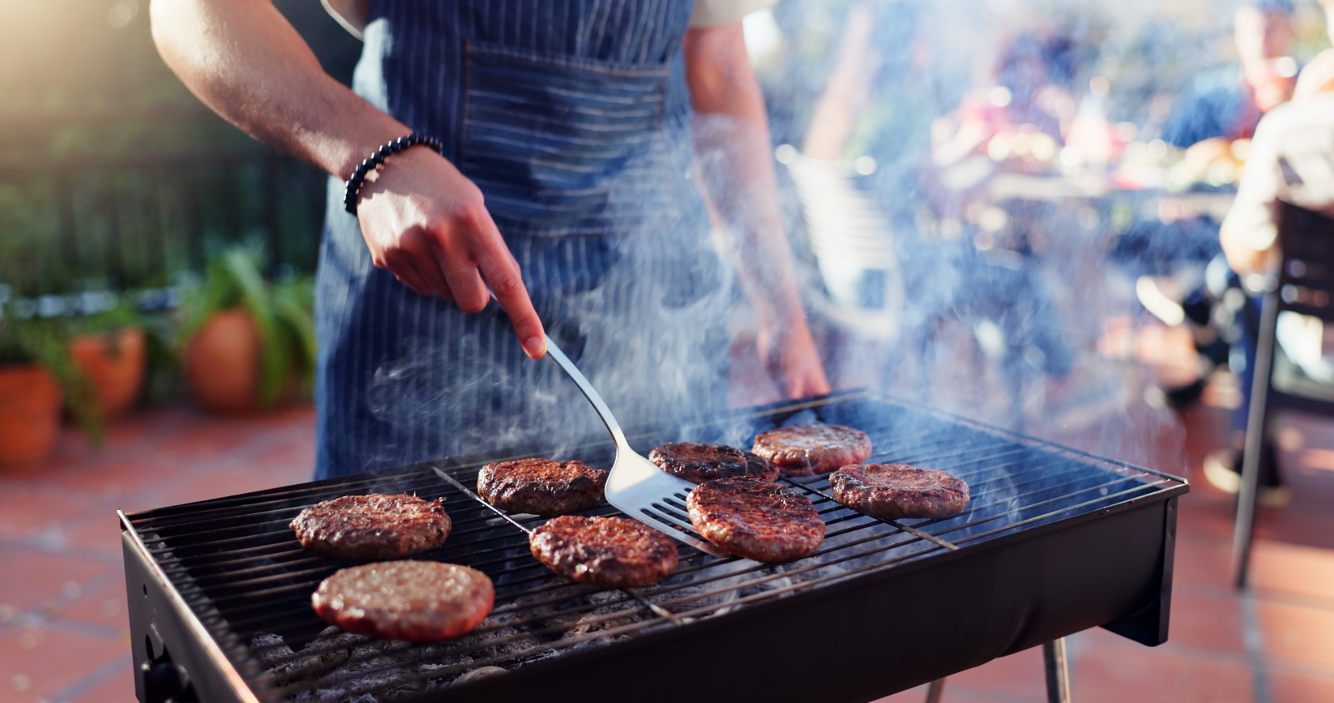 Sommerens beste og mest bisarre grilltips: Derfor må du alltid legge en isbit på biffen når du griller