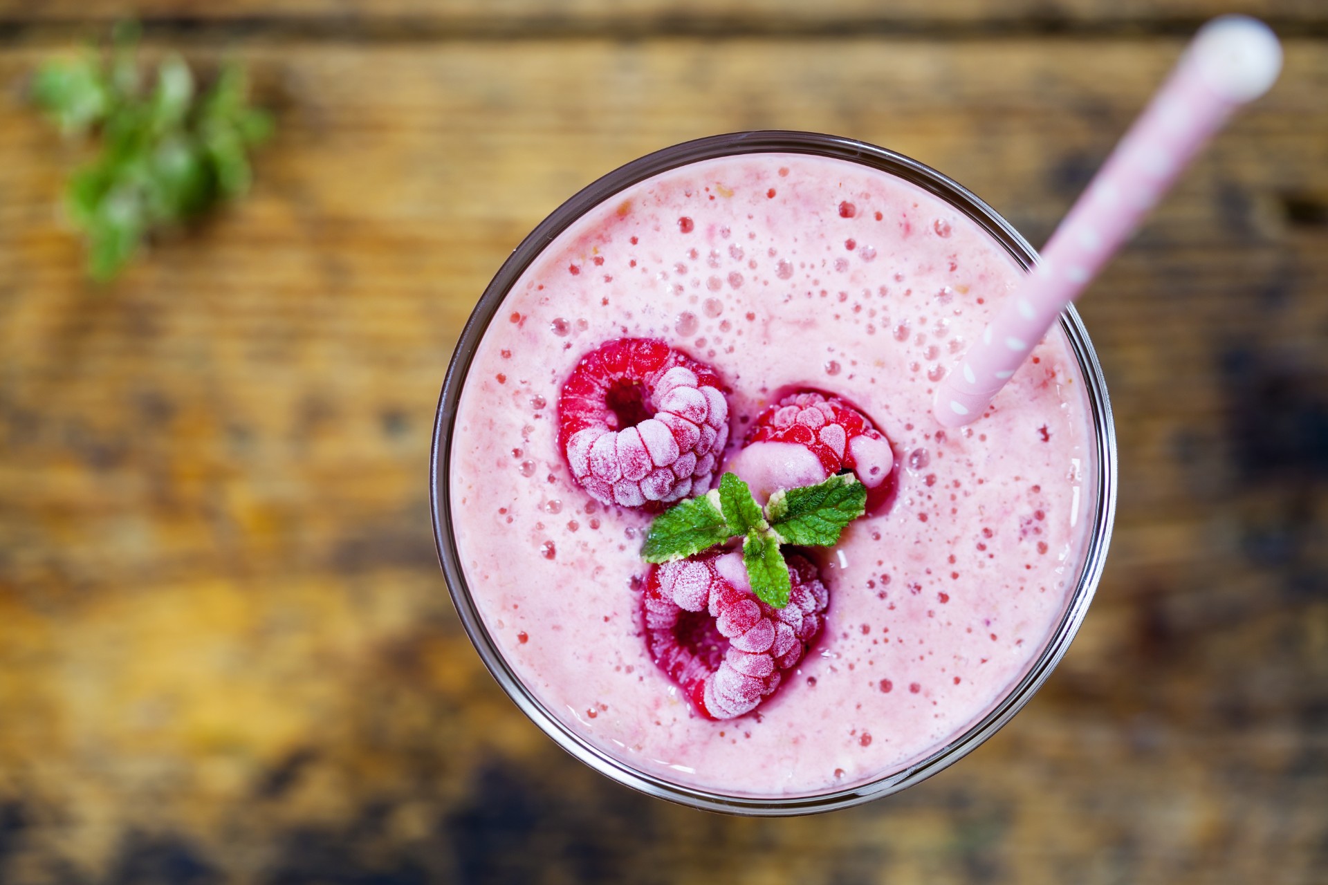 Må frossen frukt fra butikken alltid kokes fort før jeg lager en smoothie?