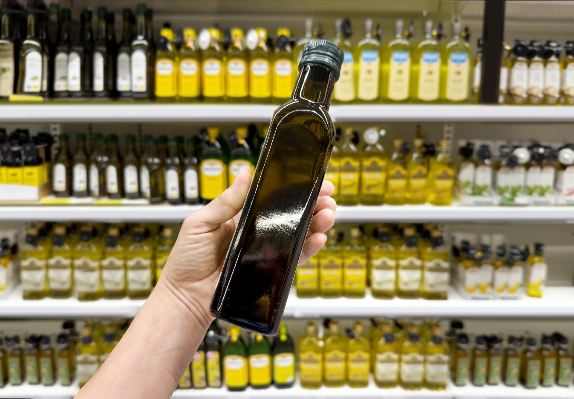 Feilmerking påvist i seks av 19 olivenoljer analysert av Mattilsynet