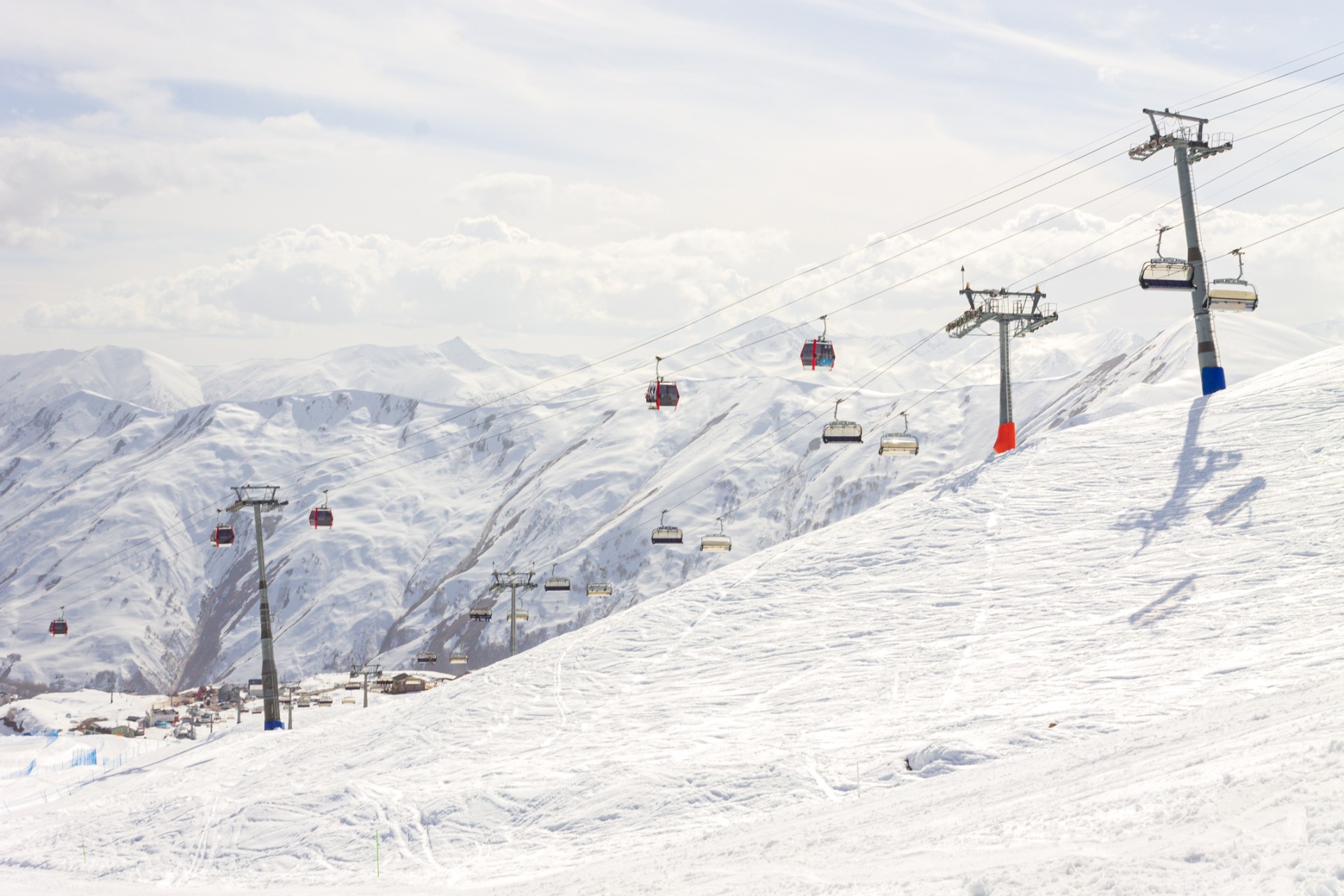 12 døde av kullosforgiftning på populært skiresort