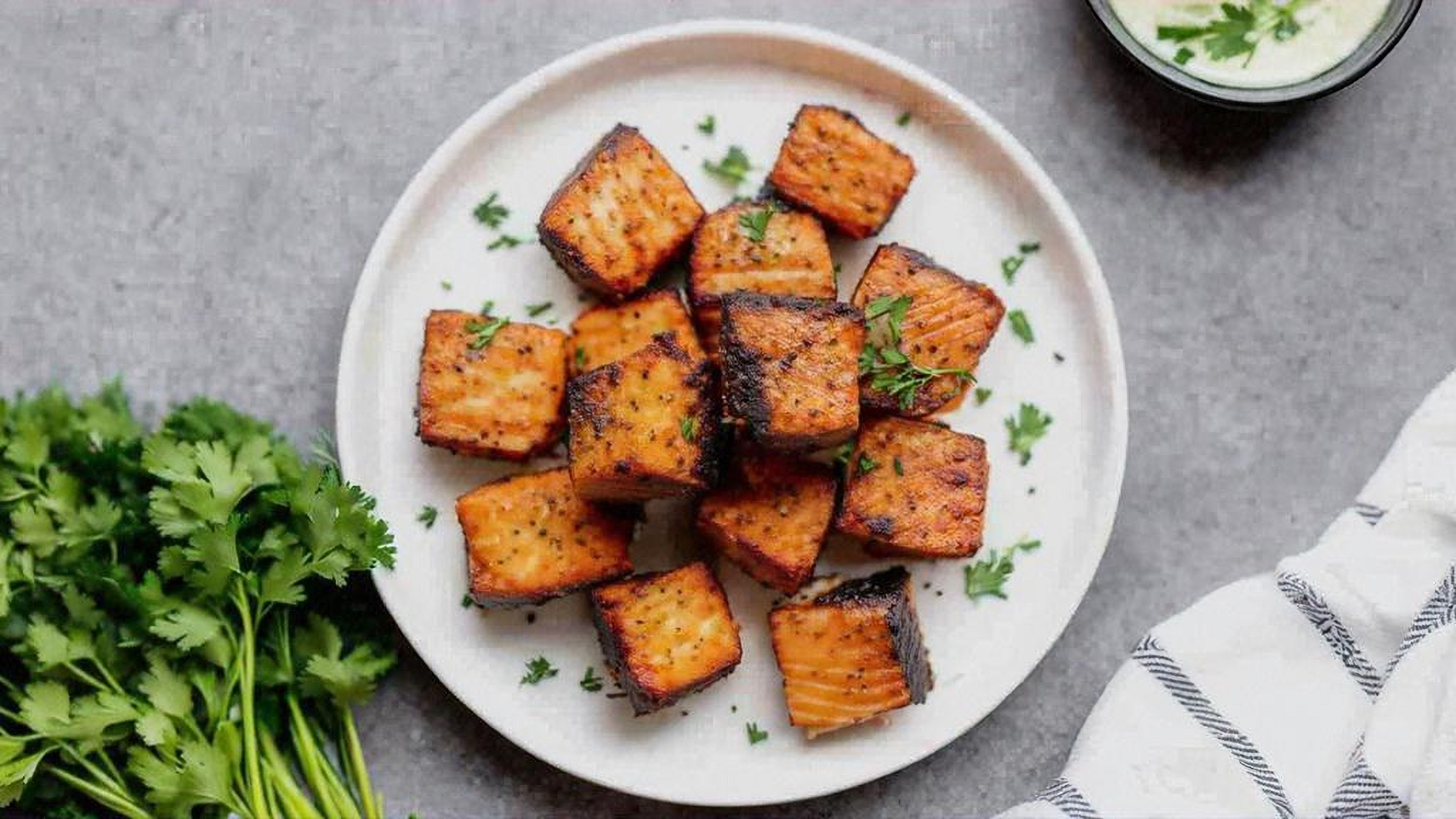 Laks blir «helt nydelig» og ekstra sprø med kokkens enkle airfryer-triks