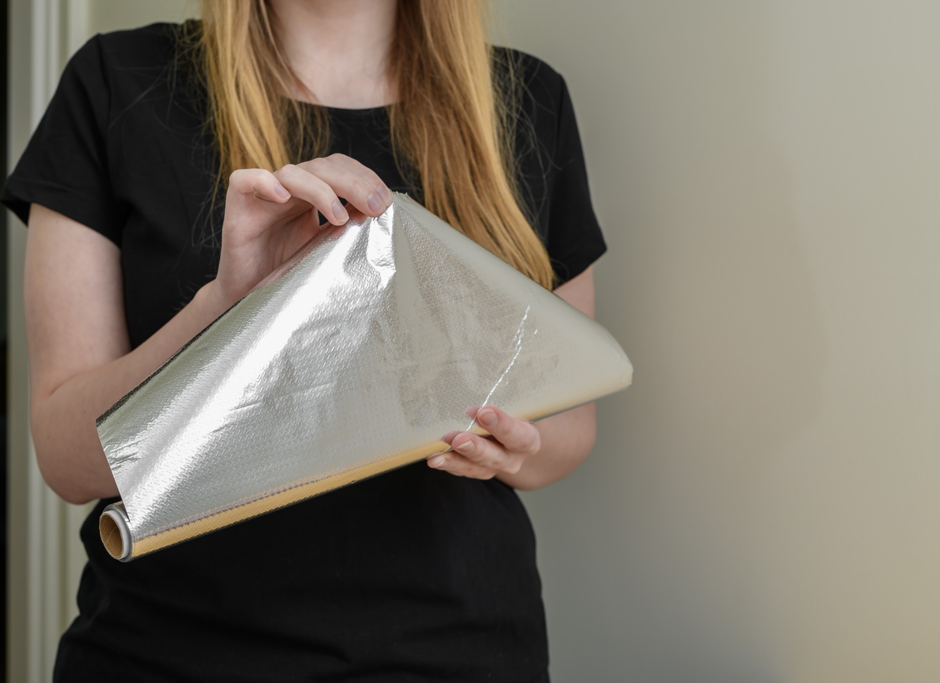 Mange bruker folie feil: Slik vet du hvilken side man skal bruke