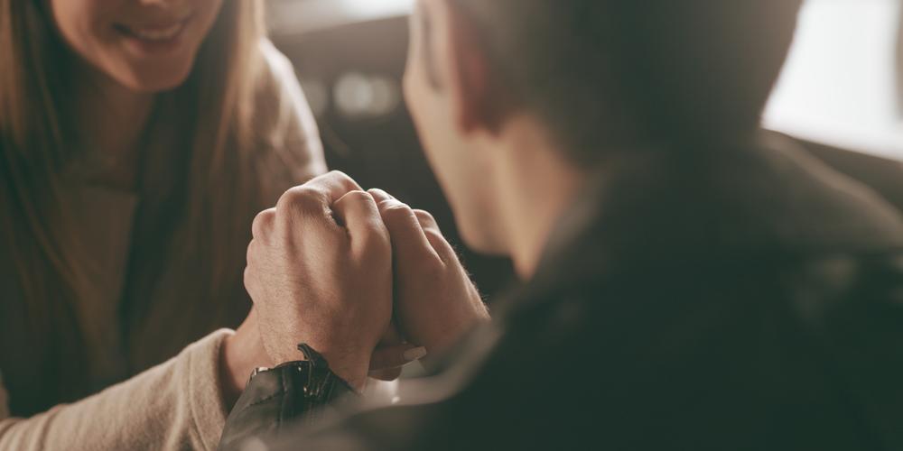 Dro på Tinder-date: Så dukket hans ‘avdøde’ kjæreste opp