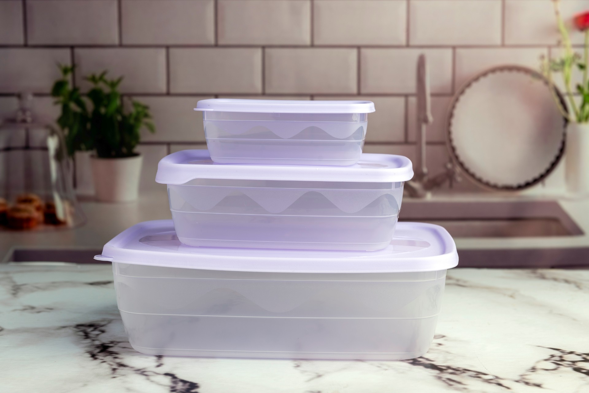 Slik blir du kvitt dårlig lukt fra plastbokser én gang for alle