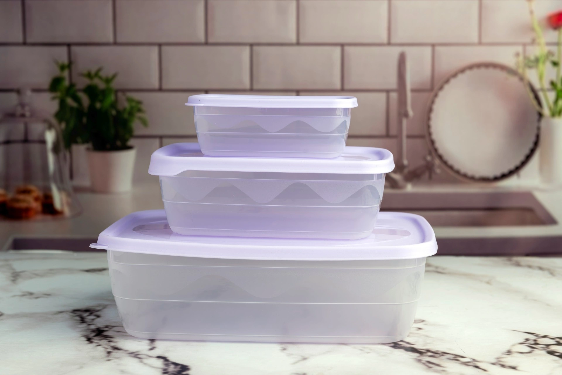 Slik blir du kvitt dårlig lukt fra plastbokser én gang for alle