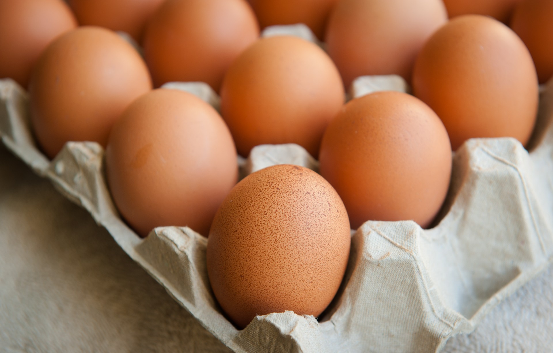 Eggmangel i flere butikker landet rundt: Nå tar de grep