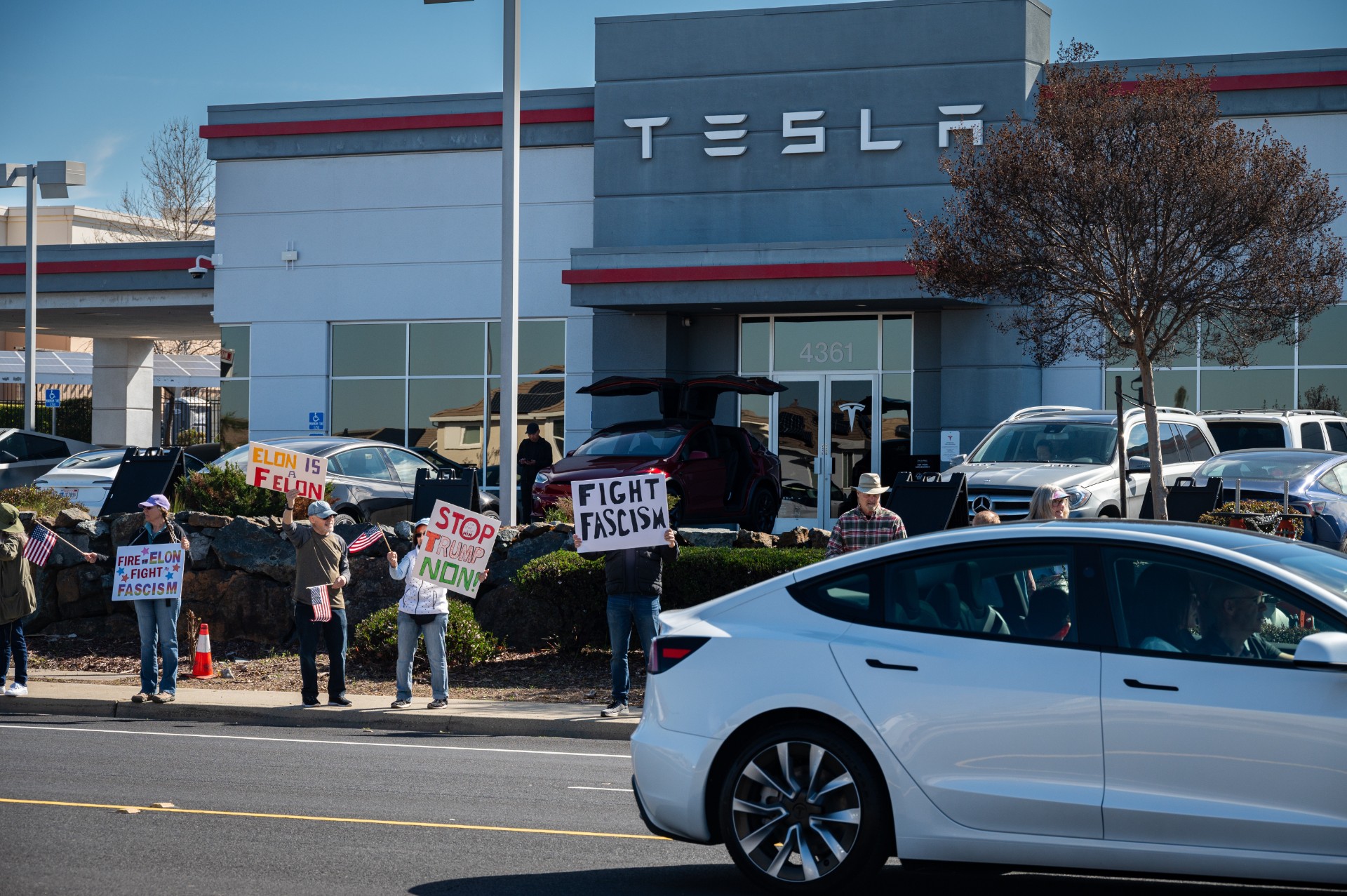 9 tidligere Tesla-mekanikere med sjokkerende avsløring: – Slik har Tesla lurt kundene i årevis