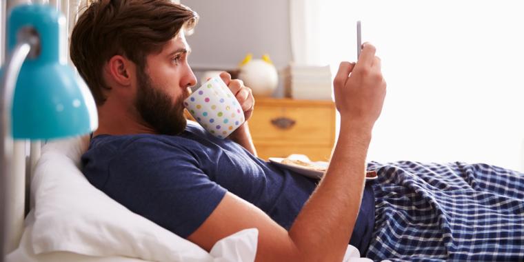 Legen advarer: Hvorfor ikke sjekke telefonen i morgen