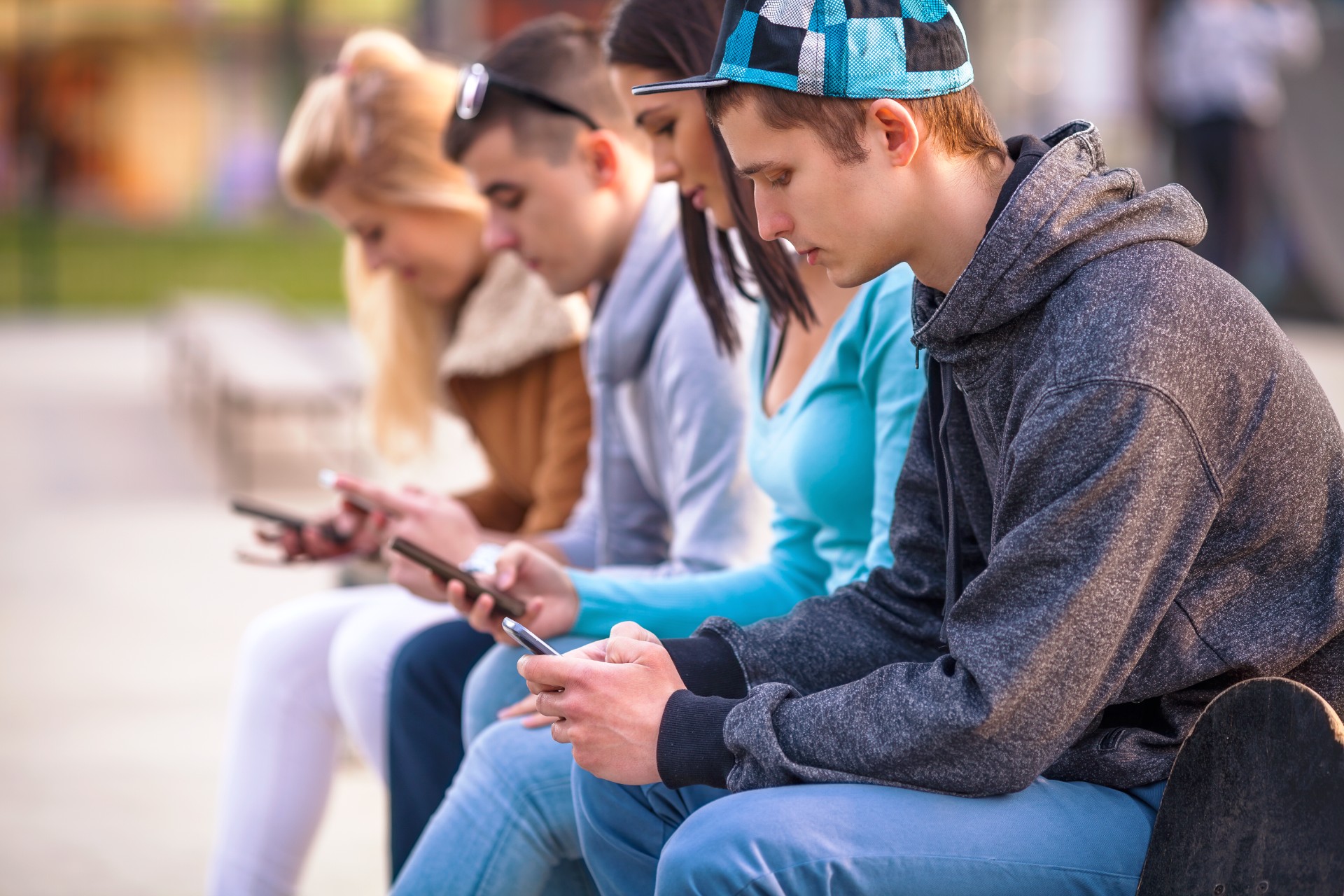 En analog by i en digital verden: Forbud mot telefoner i offentlige rom