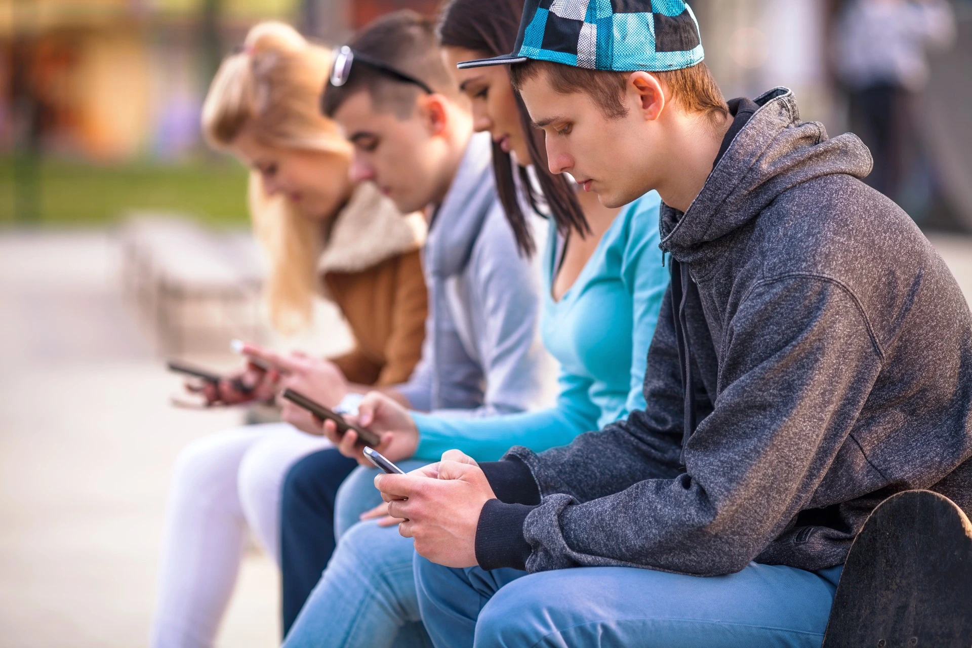En analog by i en digital verden: Forbud mot telefoner i offentlige rom