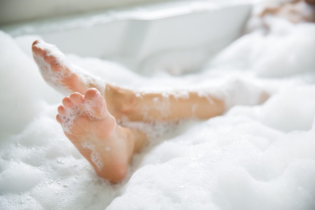 16 år gammel jente mister livet i badekar mens hun snakker i telefonen med en venninne