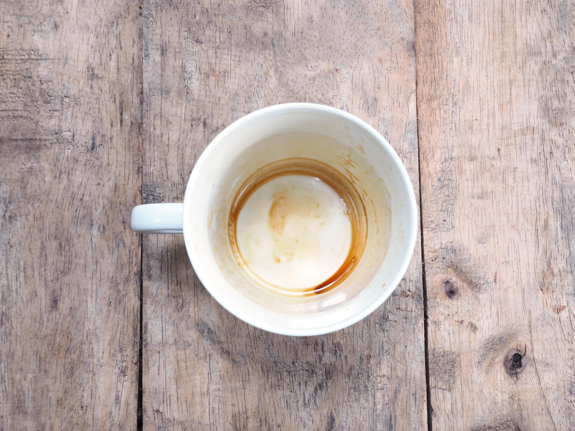 Superenkelt tips: Slik blir du kvitt misfarging i kaffekoppen