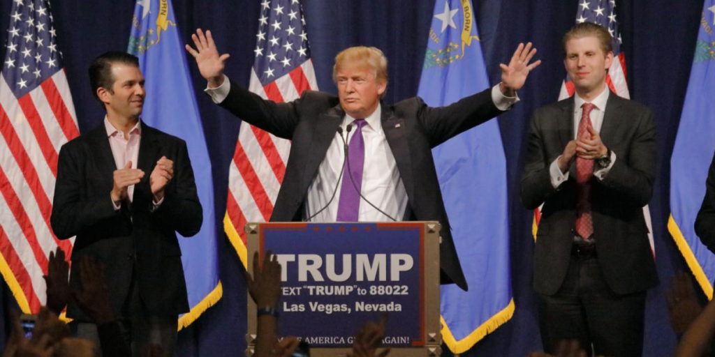 Trump forsvarer våpenlov: Texas-skoleskyting var forårsaket av ‘gale lærere’
