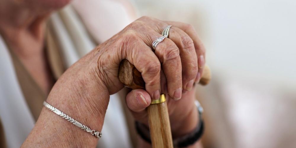 98 år gamle Inger får ikke lov å få en trappeheis: Har ikke forlatt hjemmet sitt på seks måneder