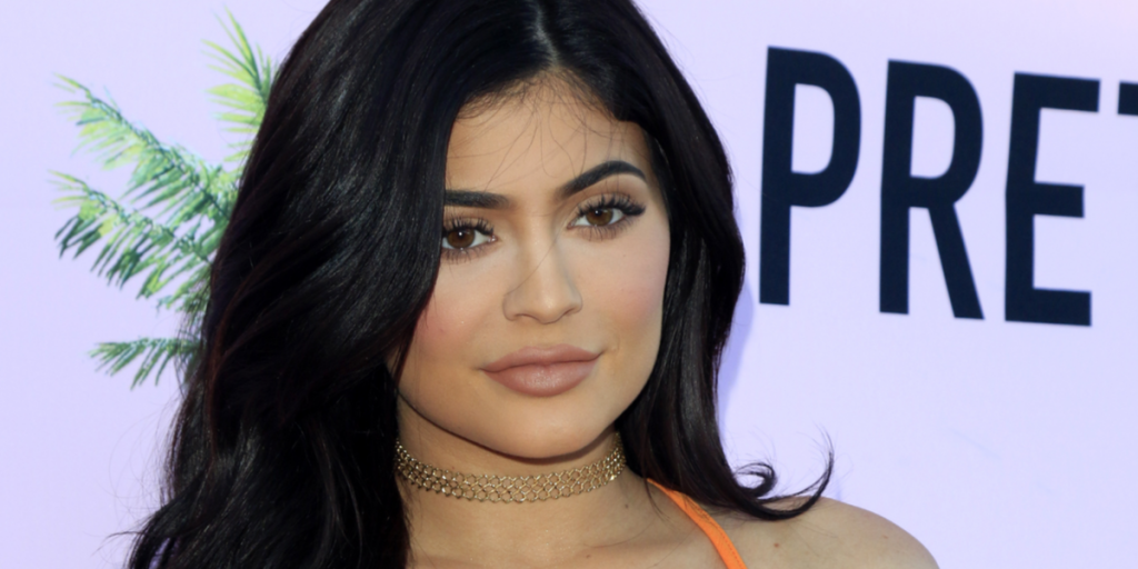 Kylie Jenner kaster alt: Viser frem kurvene