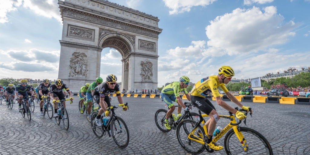 Tour de France: Tilskuer bak krasj identifisert – rytter bestemmer hva som skjer videre