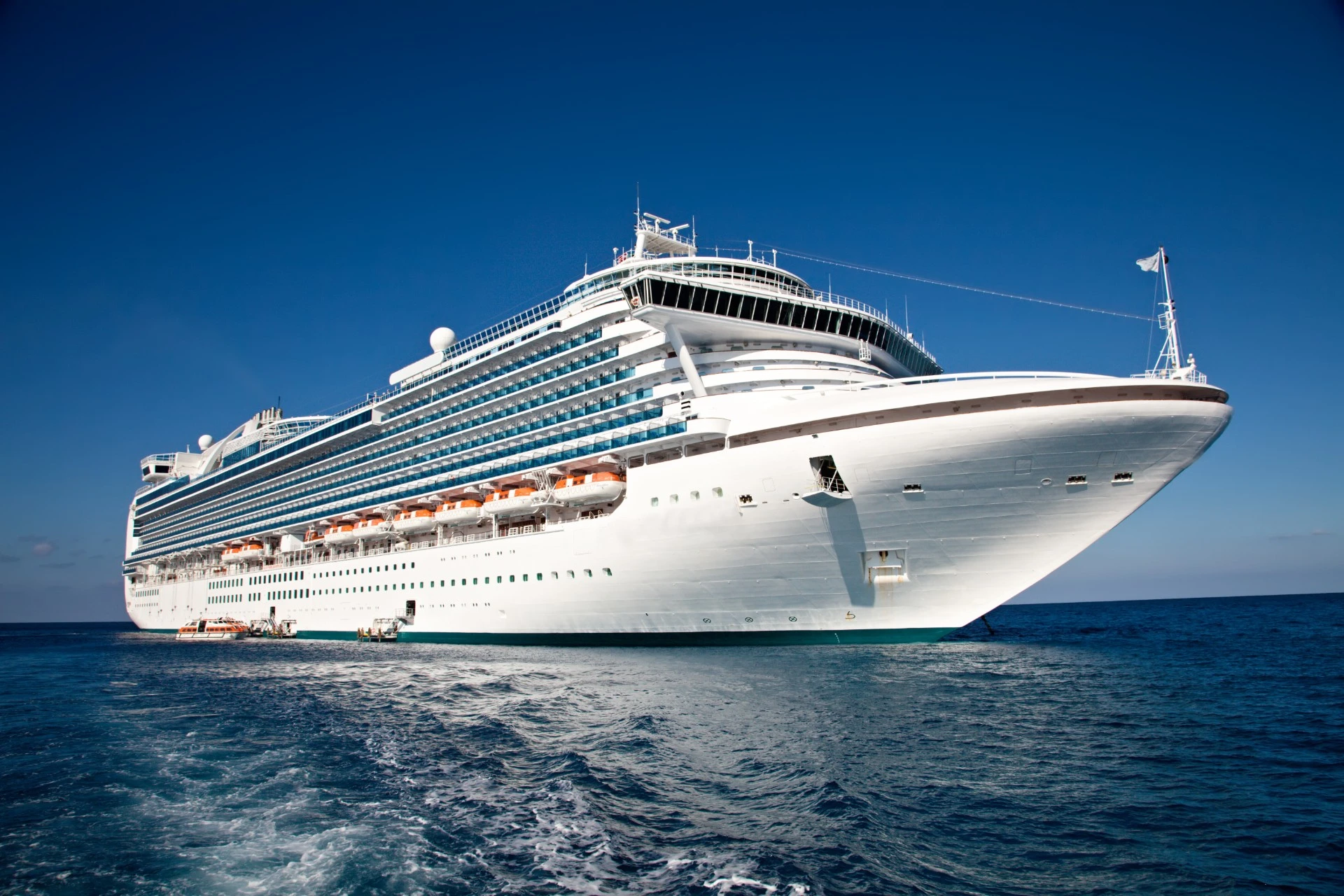 Drømmeferien kan ende på do – cruise er perfekte bakteriebomber
