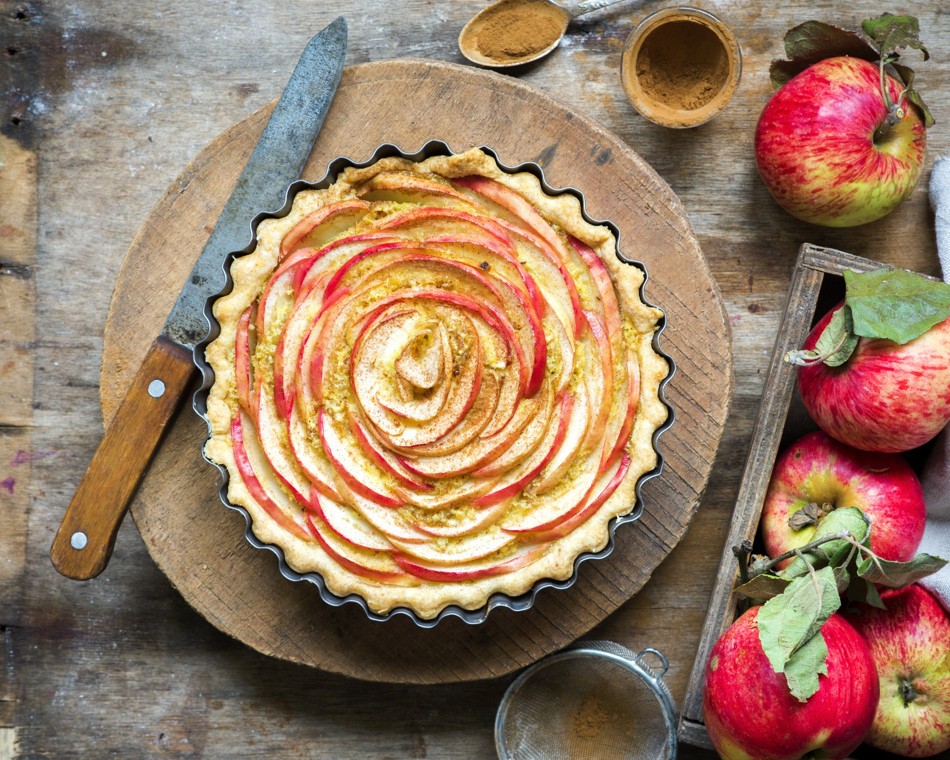 Fristende krydret eple-frangipane-terte – klar på kun én time!