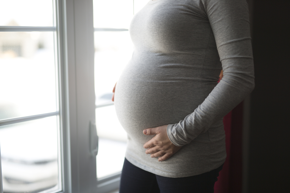Høygravid kvinne ringte sykehuset med store smerter: Barnet døde etter hun ble rådet til å holde seg hjemme