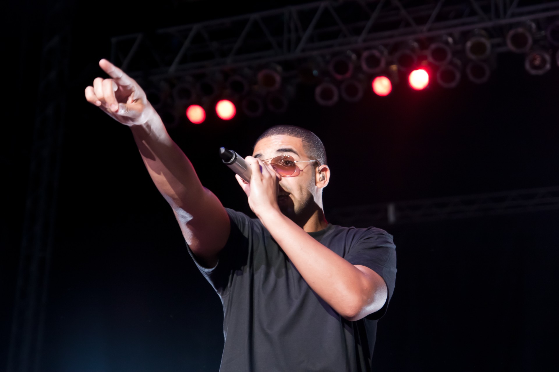 Kastet BH-en sin til Drake: Nå har hun blitt kontaktet av Playboy