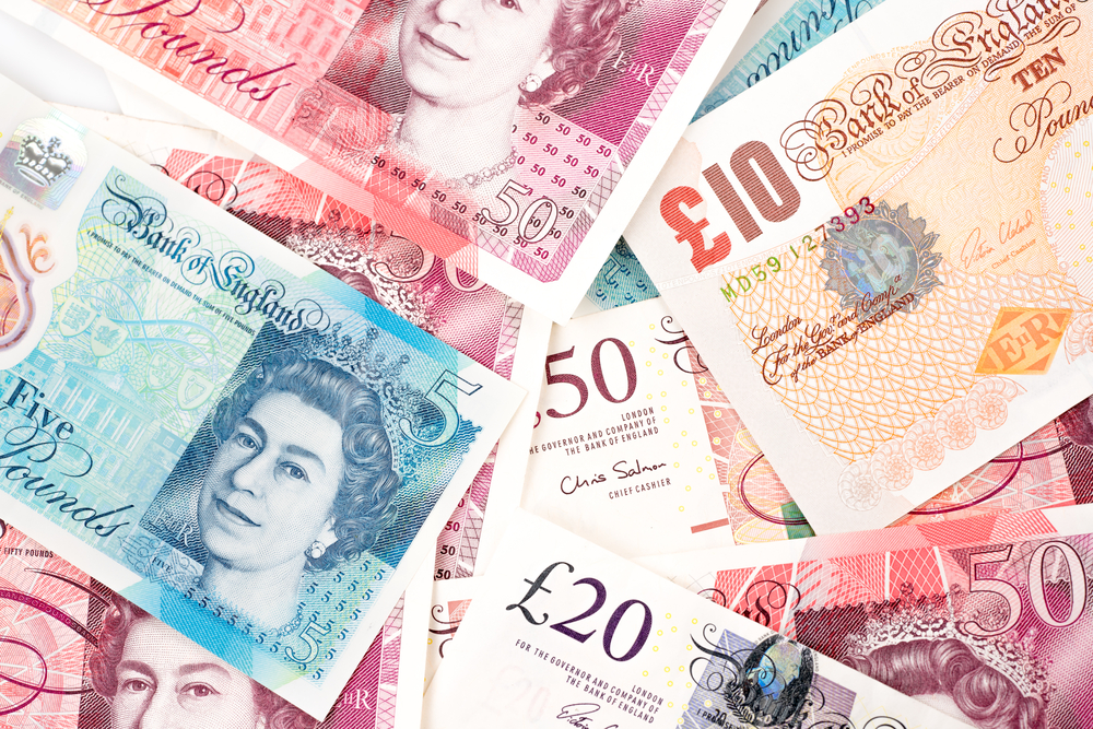 Britene har ti dager på seg til å bruke over 2 milliarder kroner