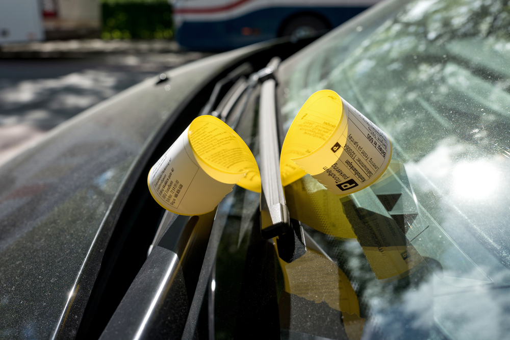 Ektepar parkerte fire sekunder for lenge – fikk gebyr på 119 kroner
