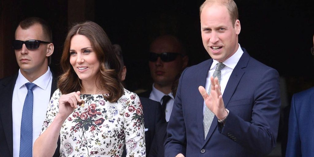 William og Kate ble møtt av sinte folkemengder: «Si unnskyld!»